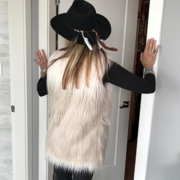 Source Unknown Cream Faux Fur Vest - Picture 3 of 13